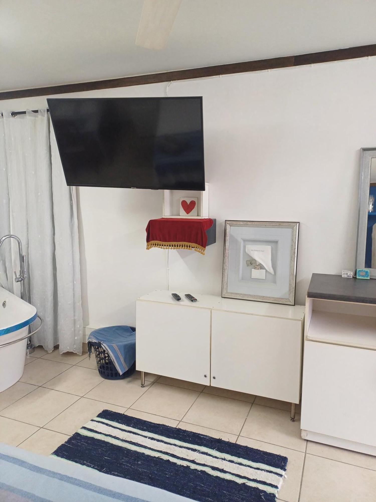 Santini Lace Self Catering Unit *